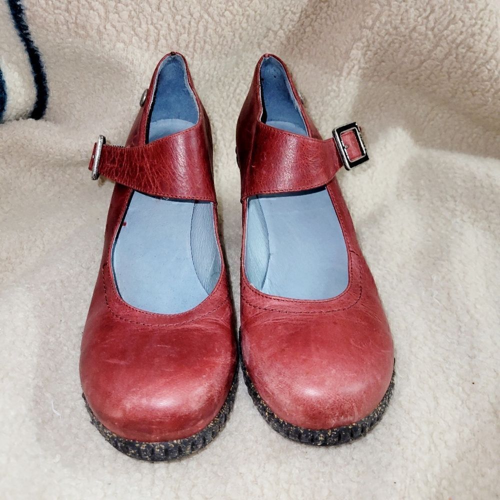 Mag women's red wedges size 8.5.  ^